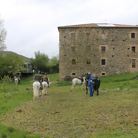 Rest Life El Salto Hostel